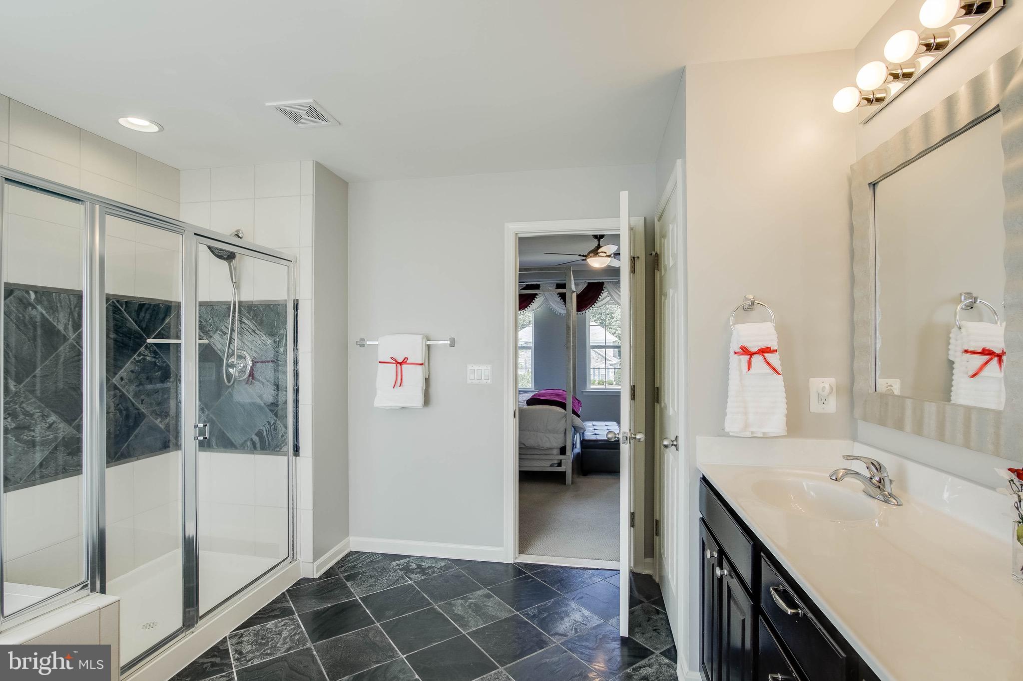 5952 Hunter Crest Road Woodbridge, VA 22193 - Photo 25 of 44 Master Bathroom