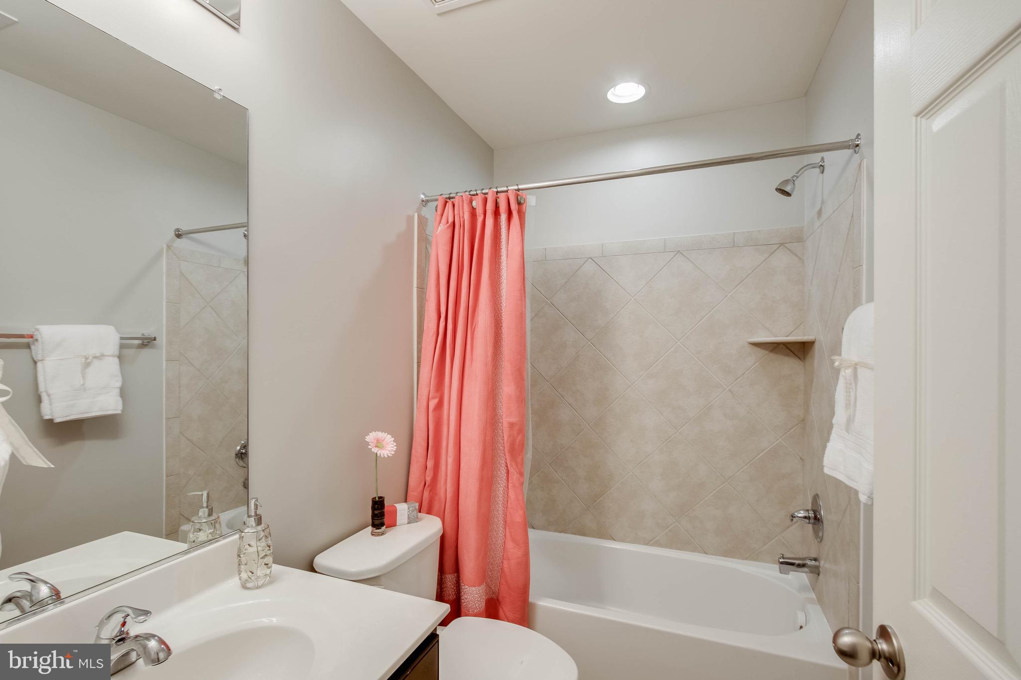 5952 Hunter Crest Road Woodbridge, VA 22193 - Photo 27 of 44 Upstairs Hallway Bathroom with single sink