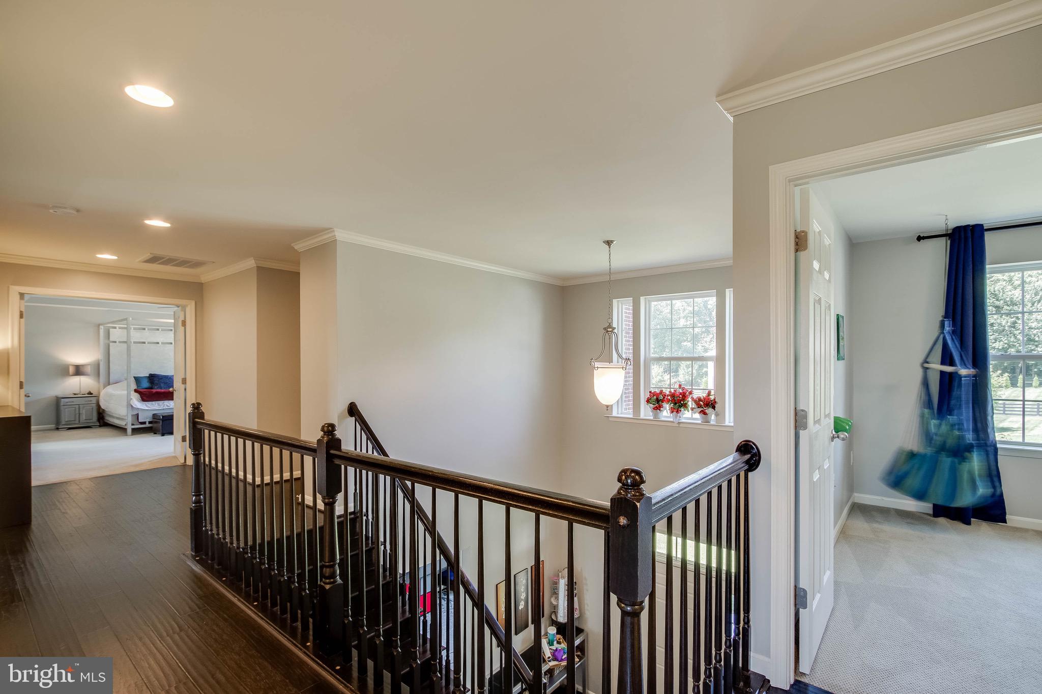 5952 Hunter Crest Road Woodbridge, VA 22193 - Photo 36 of 44 Upstairs Hallway