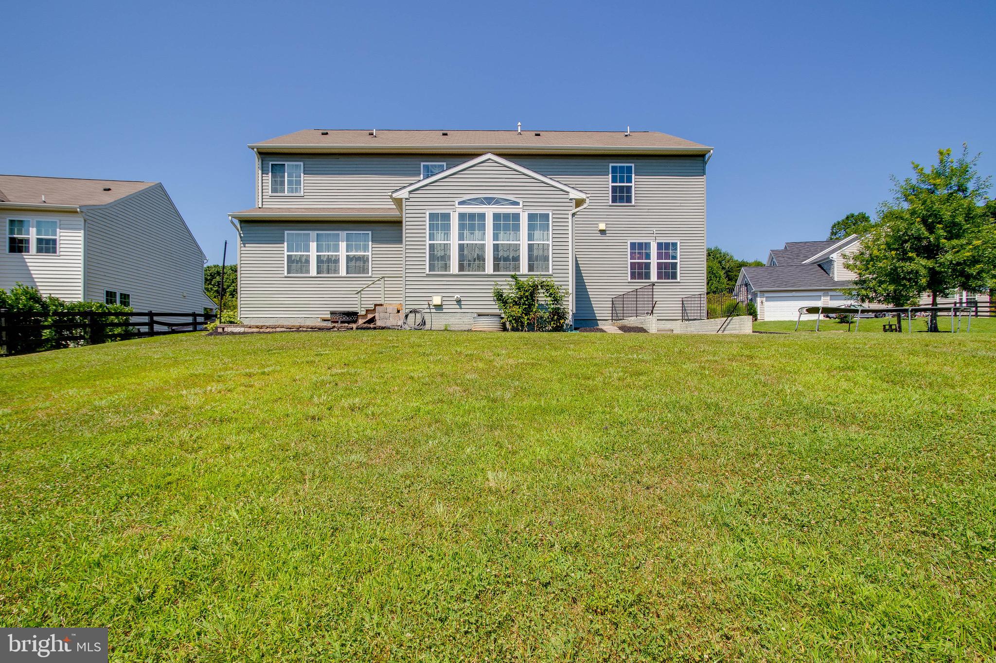 5952 Hunter Crest Road Woodbridge, VA 22193 - Photo 42 of 44 Large Backyard