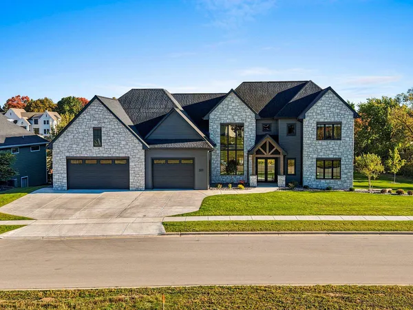 $2,995,000 | 2011 Labyrinth Lane, De Pere, WI 54115