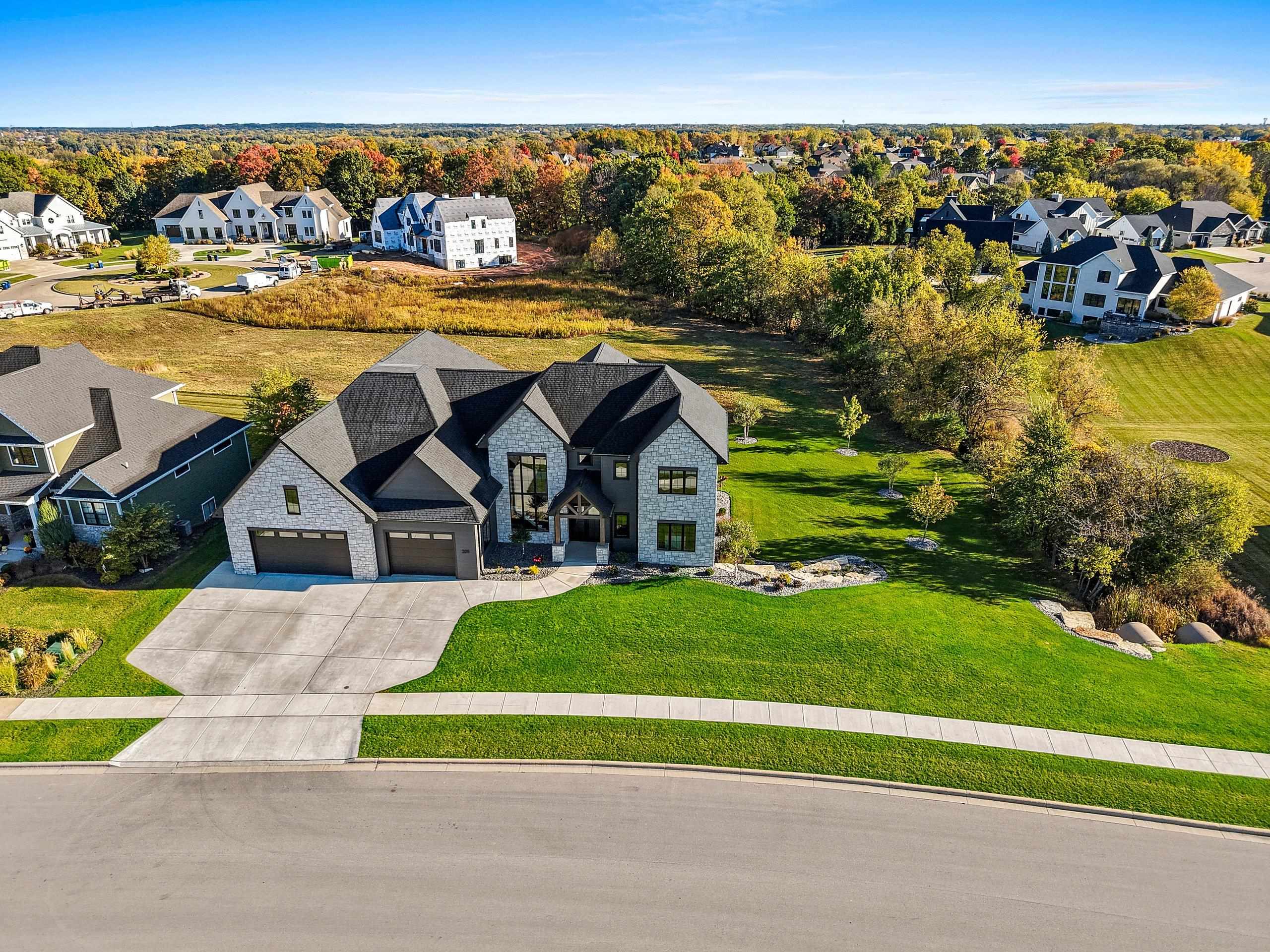 2011 Labyrinth Lane De Pere, WI 54115 - Photo 4 of 86