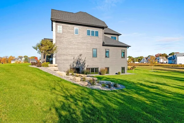 $2,995,000 | 2011 Labyrinth Lane, De Pere, WI 54115