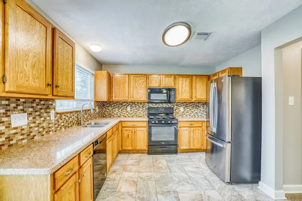 $2,410 | 2014 Harbour Cove Drive, Seabrook, TX 77586