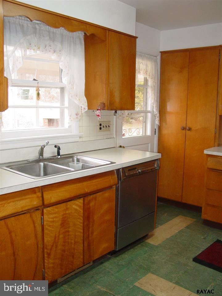 23 Merrin Road York, PA 17402 - Photo 13 of 36 Gallery Image 13