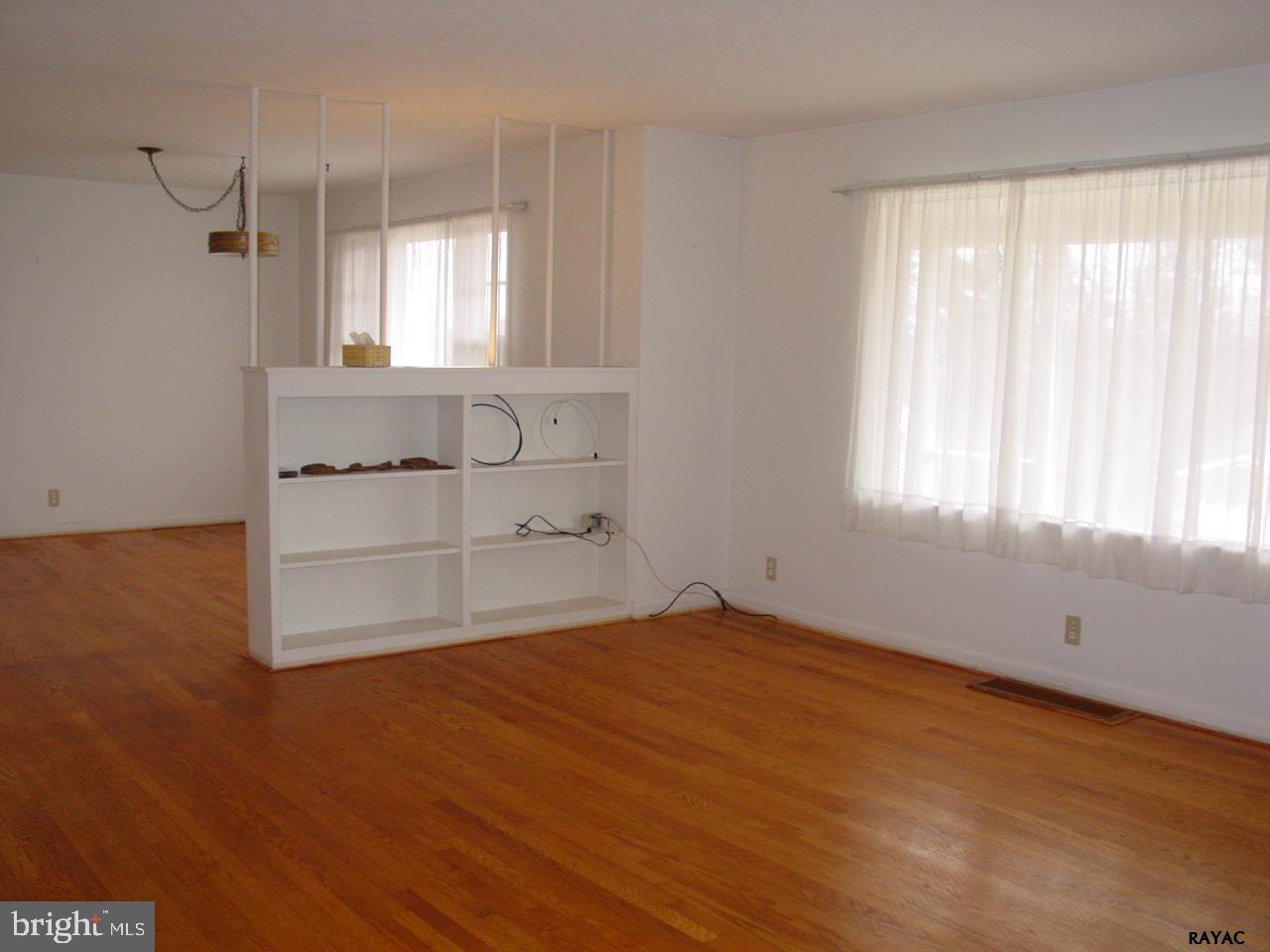 23 Merrin Road York, PA 17402 - Photo 5 of 36 Gallery Image 5