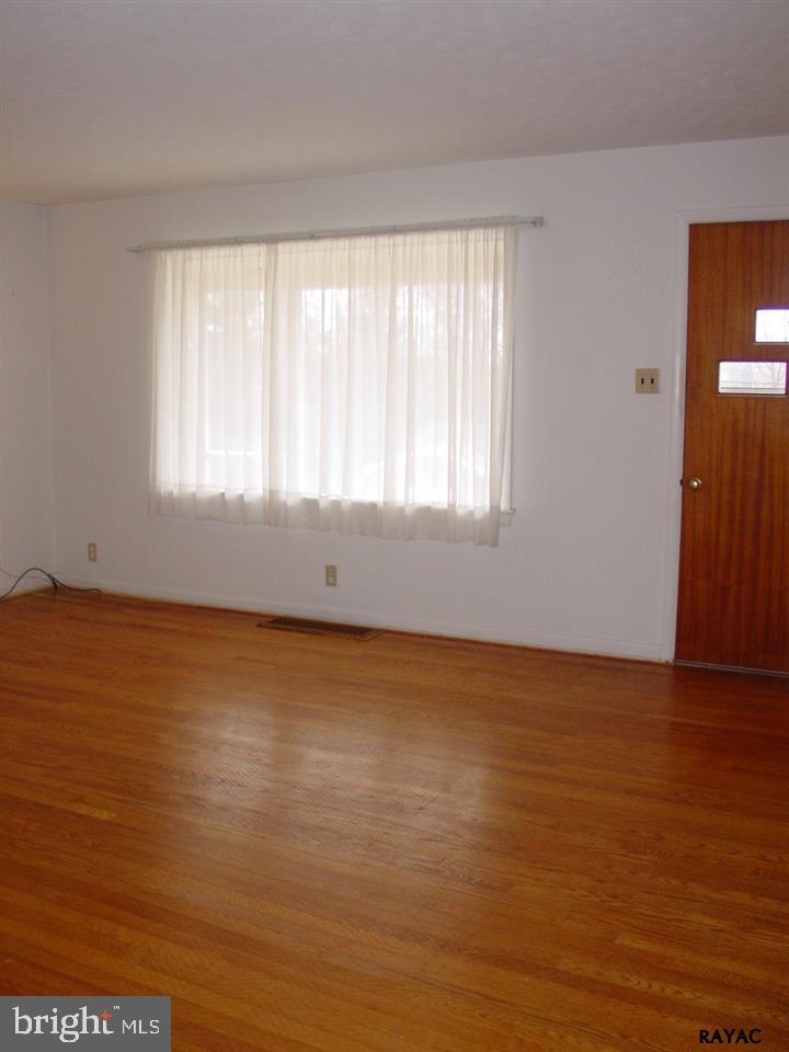 23 Merrin Road York, PA 17402 - Photo 6 of 36 Gallery Image 6