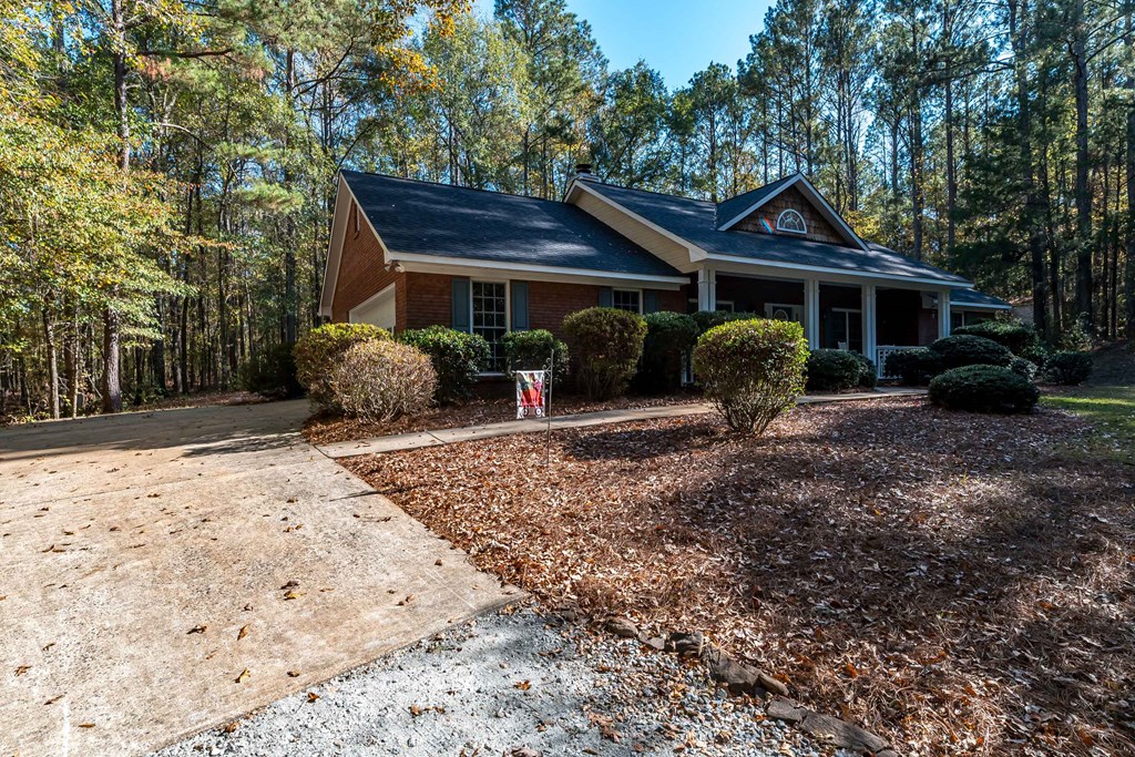 1207 Mack Scott Road Pine Mountain, GA 31822 - Photo 5 of 38 ALL brick, secluded beauty!