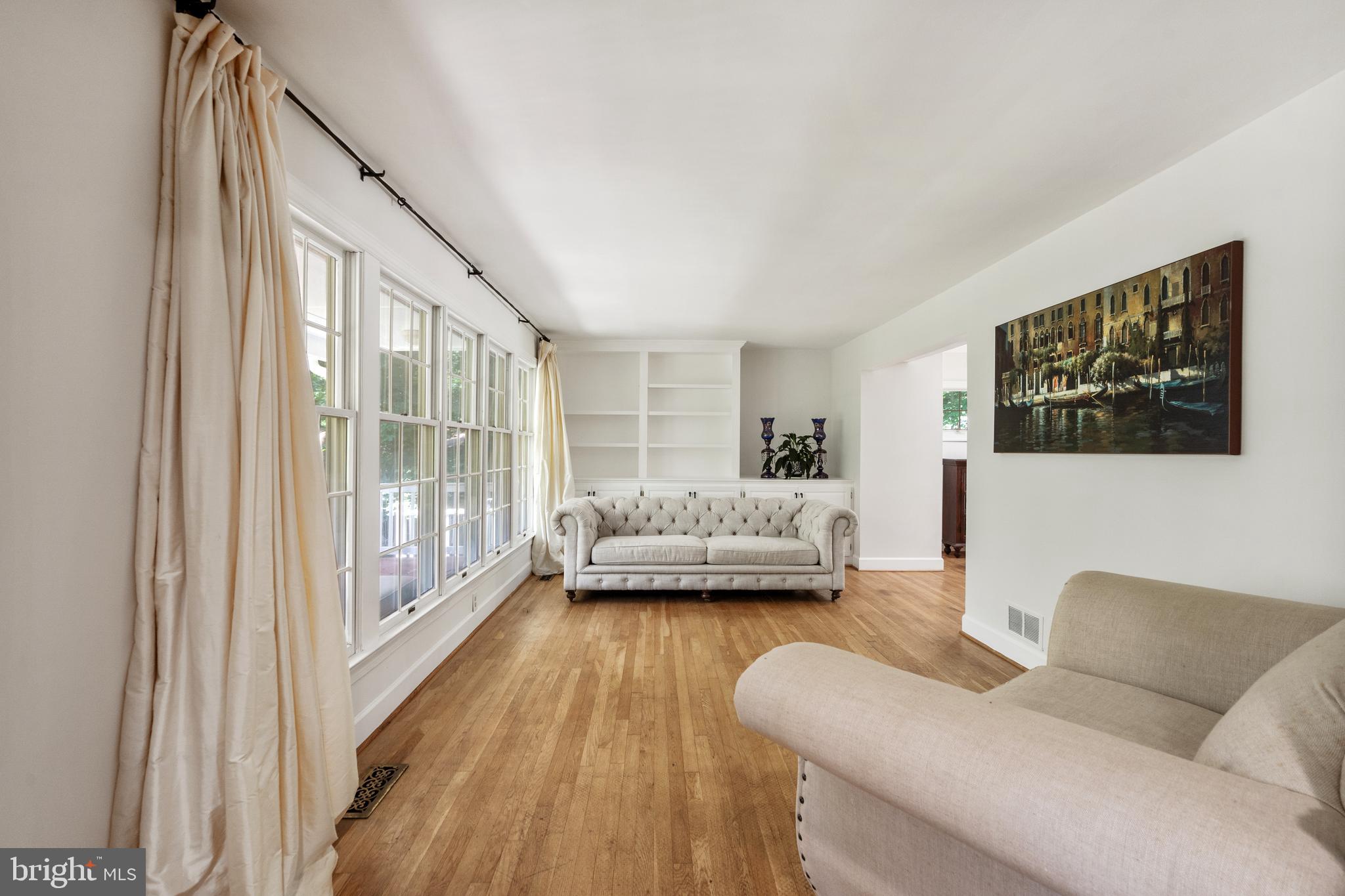 10418 Adel Road Oakton, VA 22124 - Photo 13 of 51 Large Living Room w/built in shelves