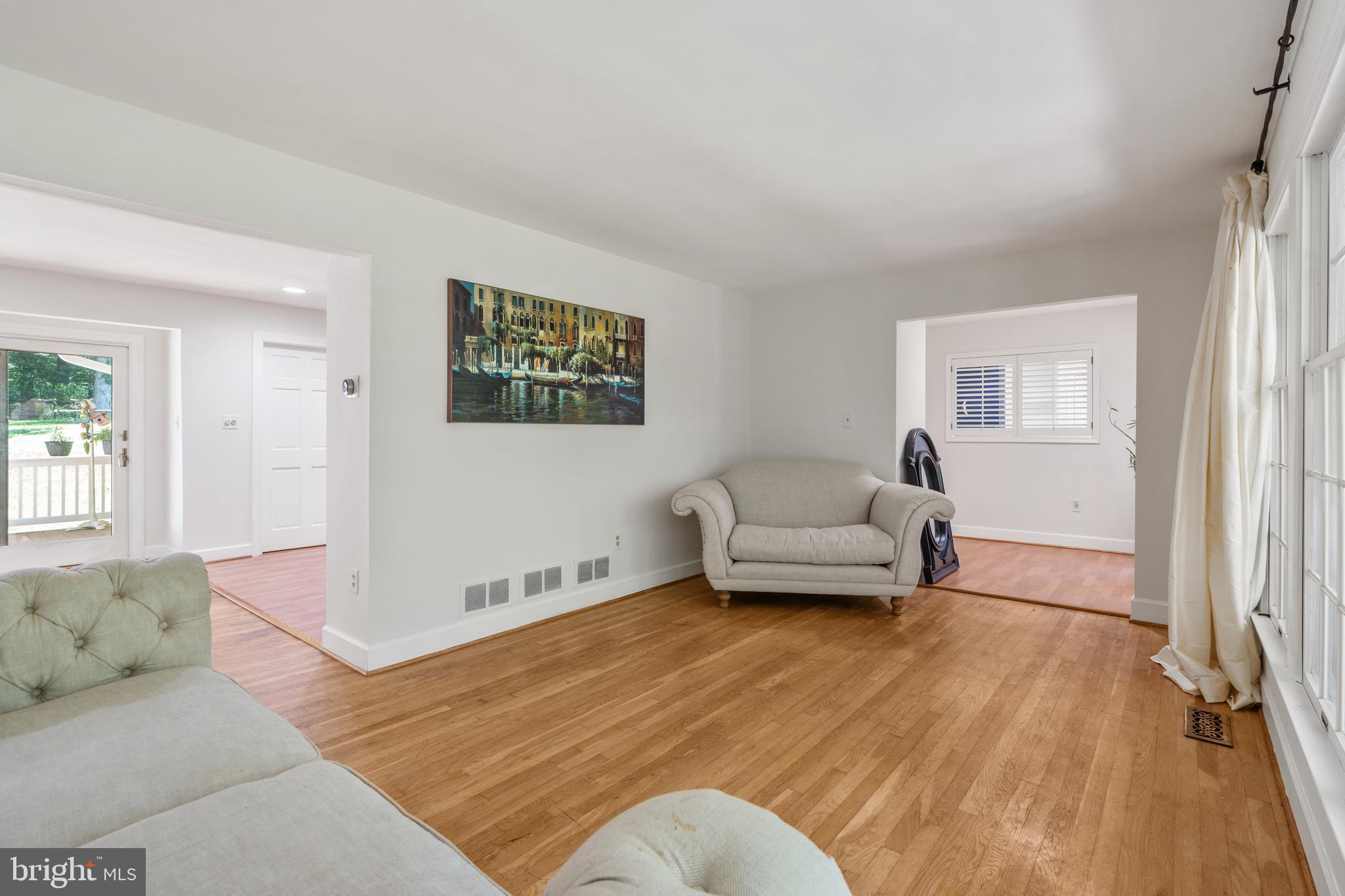 10418 Adel Road Oakton, VA 22124 - Photo 15 of 51