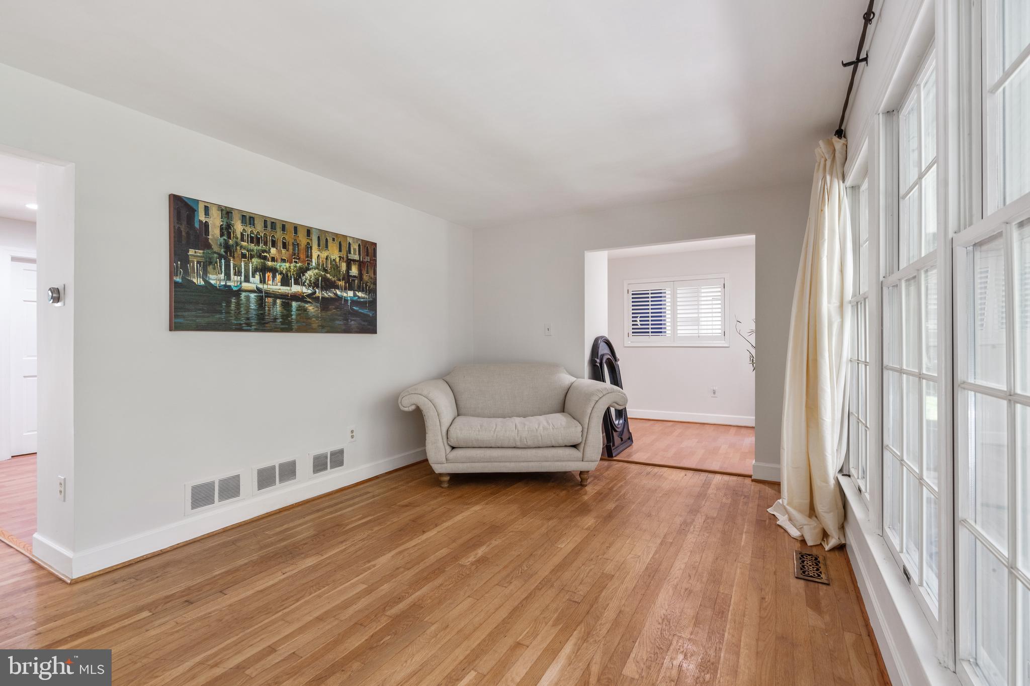 10418 Adel Road Oakton, VA 22124 - Photo 16 of 51