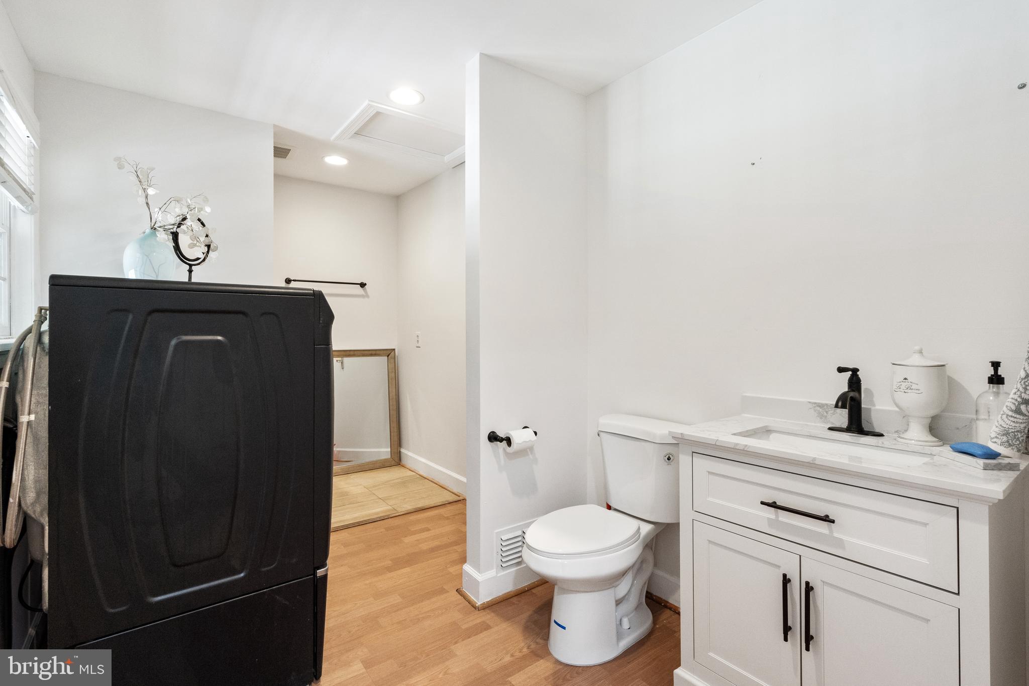 10418 Adel Road Oakton, VA 22124 - Photo 27 of 51