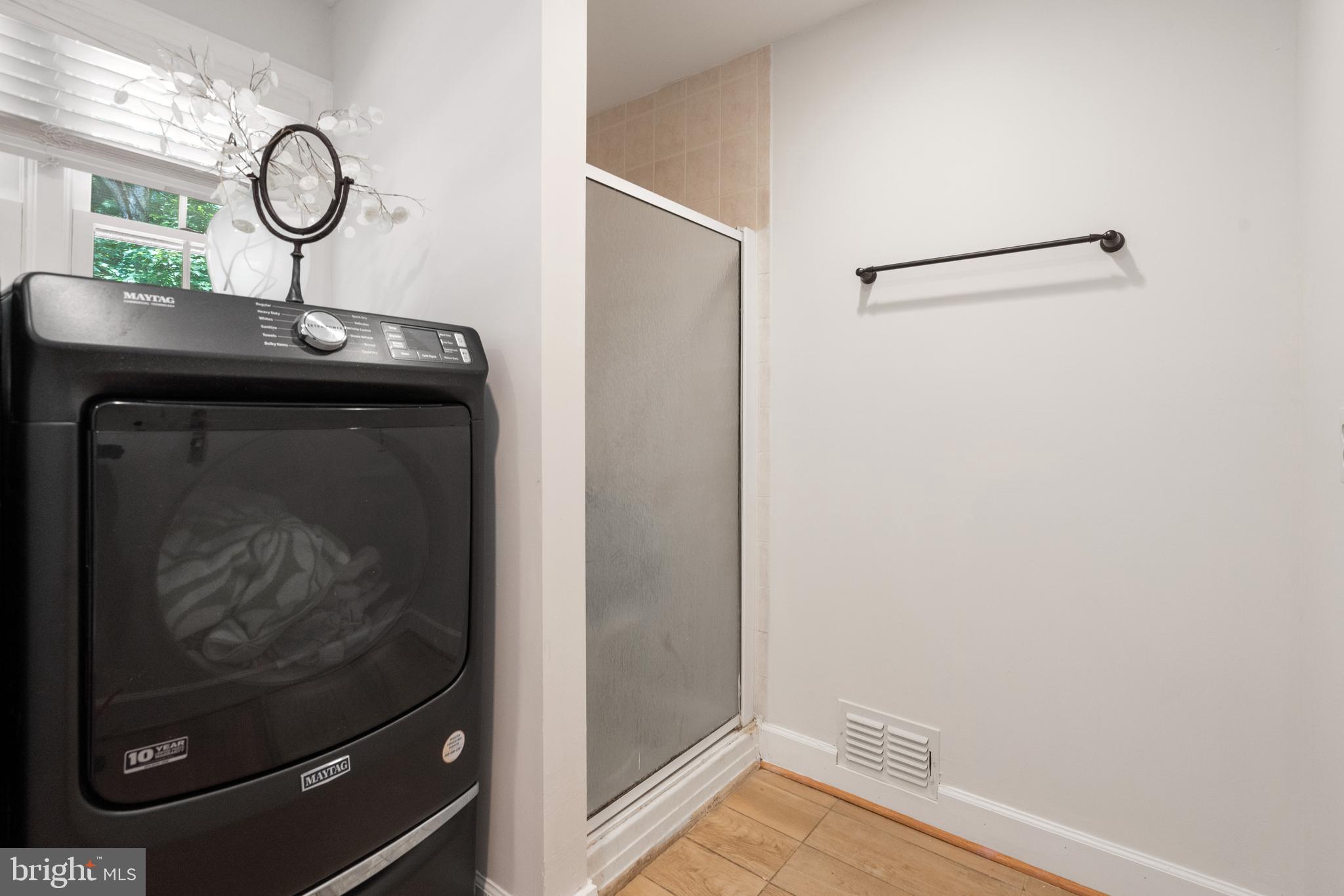 10418 Adel Road Oakton, VA 22124 - Photo 28 of 51