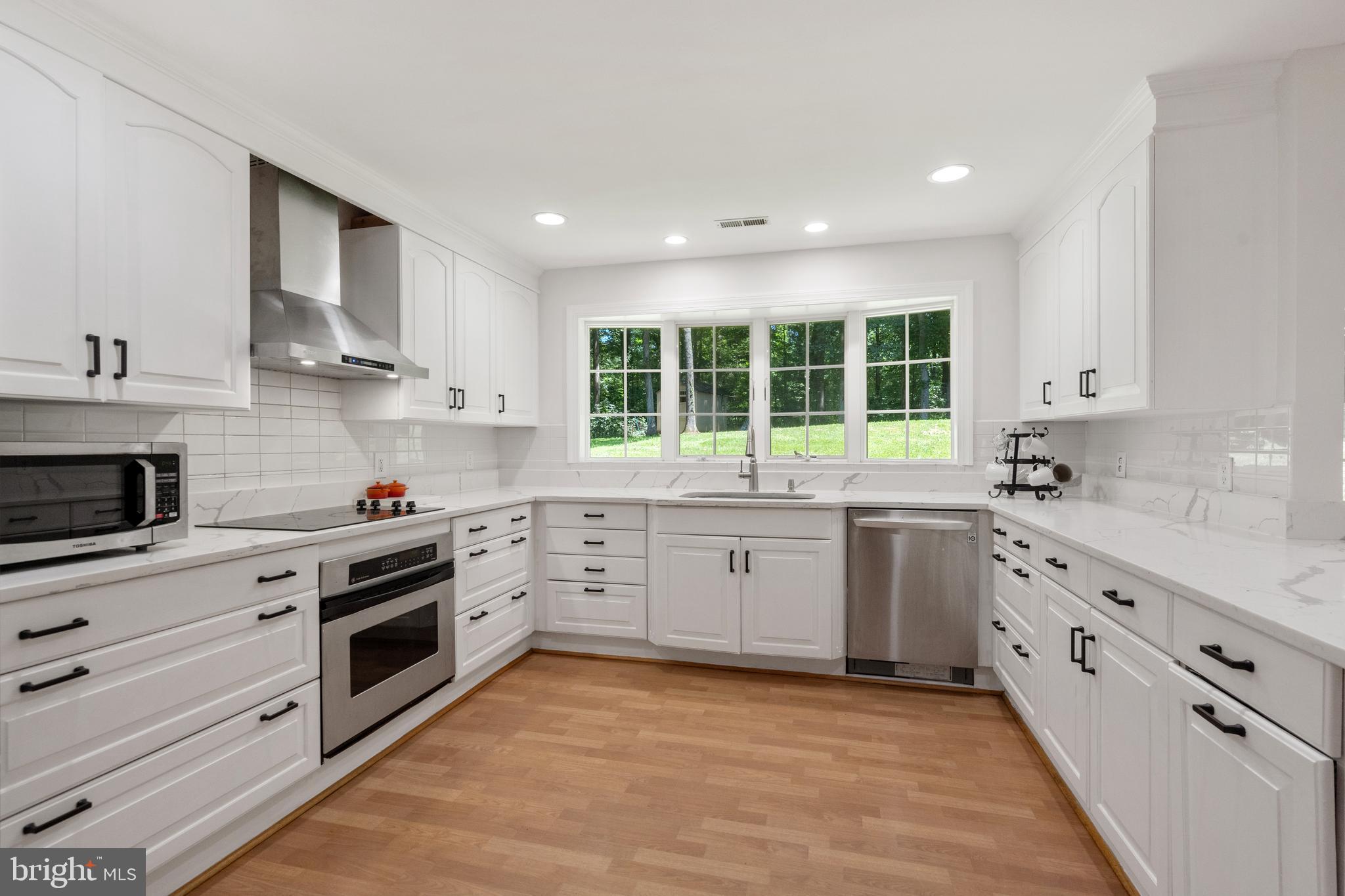 10418 Adel Road Oakton, VA 22124 - Photo 3 of 51 Gourmet Kitchen