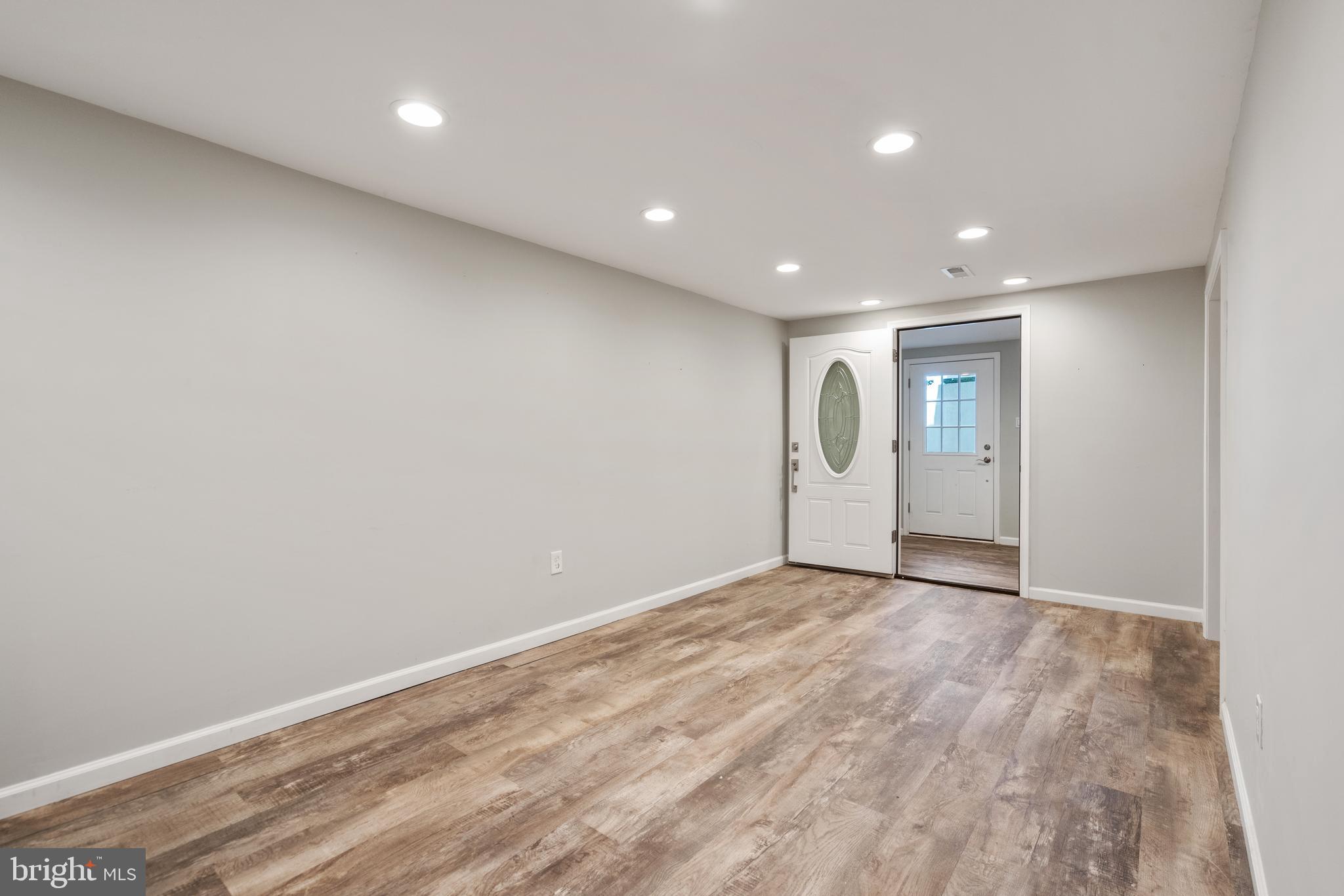 10418 Adel Road Oakton, VA 22124 - Photo 34 of 51