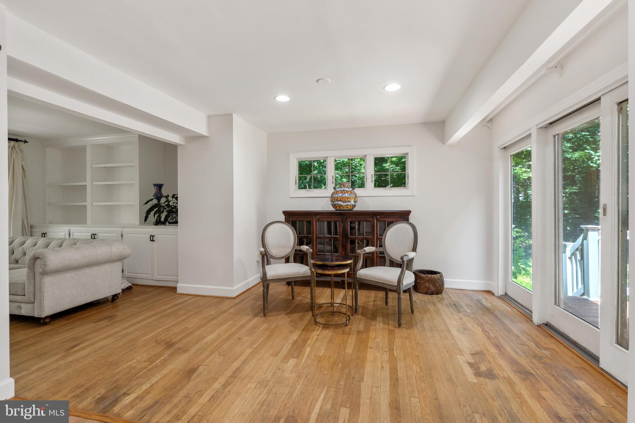 10418 Adel Road Oakton, VA 22124 - Photo 10 of 51 Breakfast Nook/ sliding glass doors to deck