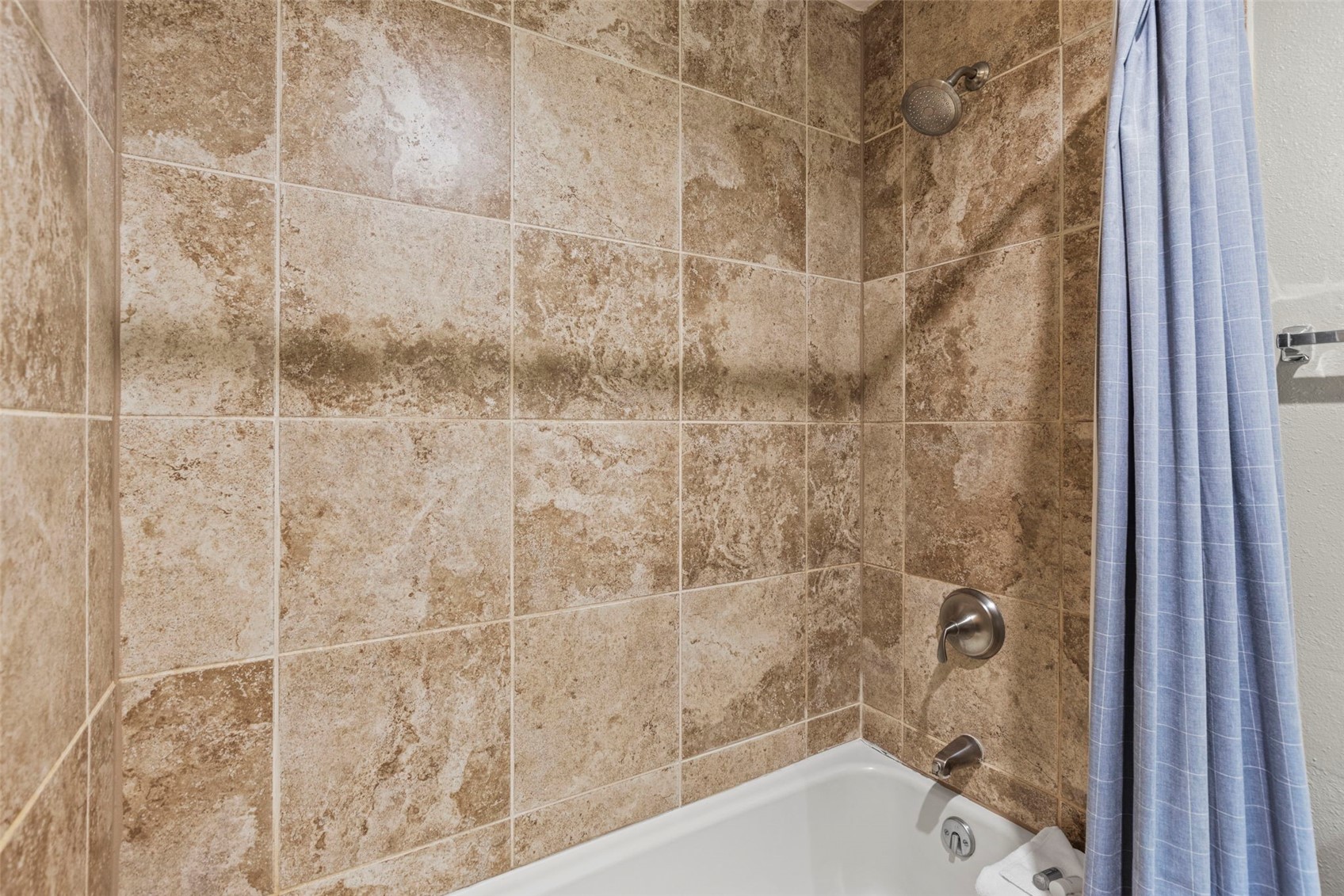 1211 West Keystone Road, Unit 2736 Keystone, CO 80435 - Photo 16 of 35 a bathroom with a bathtub