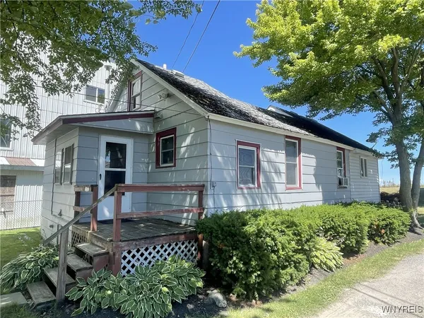 $220,000 | 5841 Ontario Street, Newfane, NY 14126