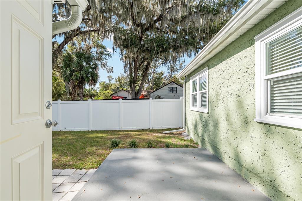 742 Southeast 12th Street Ocala, FL 34471 - Photo 25 of 44 a view of back yard of the house