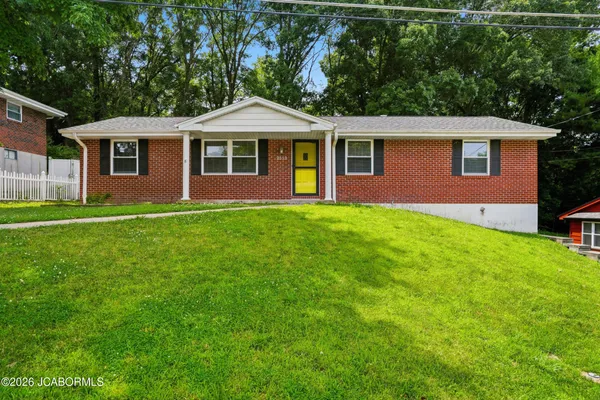 $229,900 | 2513 Twin Hills Road, Jefferson City, MO 65109