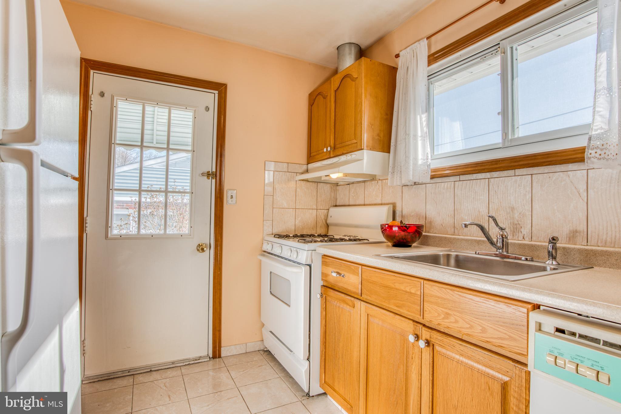 2463 Ellis Road Baltimore, MD 21234 - Photo 11 of 44 Gallery Image 11