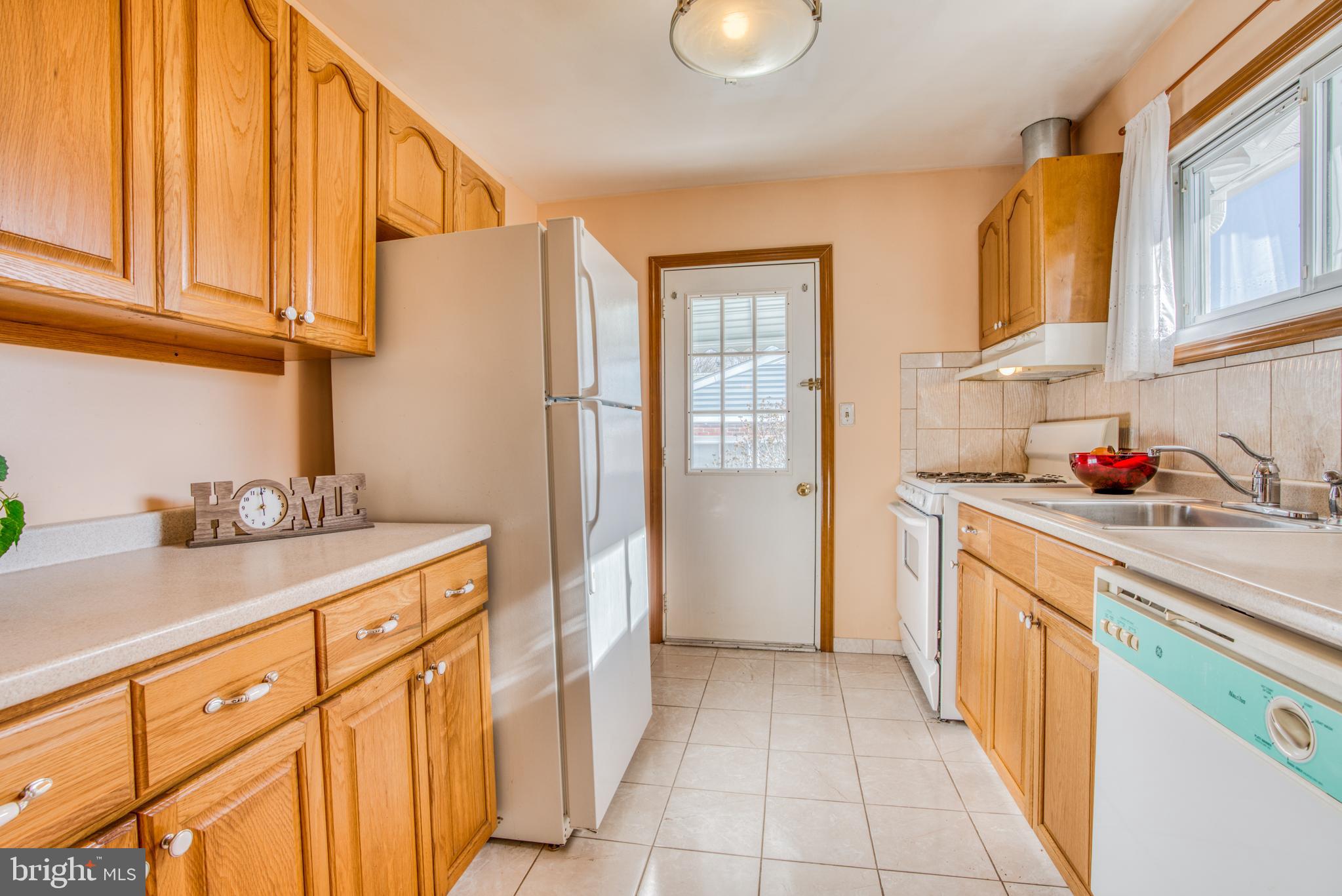 2463 Ellis Road Baltimore, MD 21234 - Photo 10 of 44 Kitchen