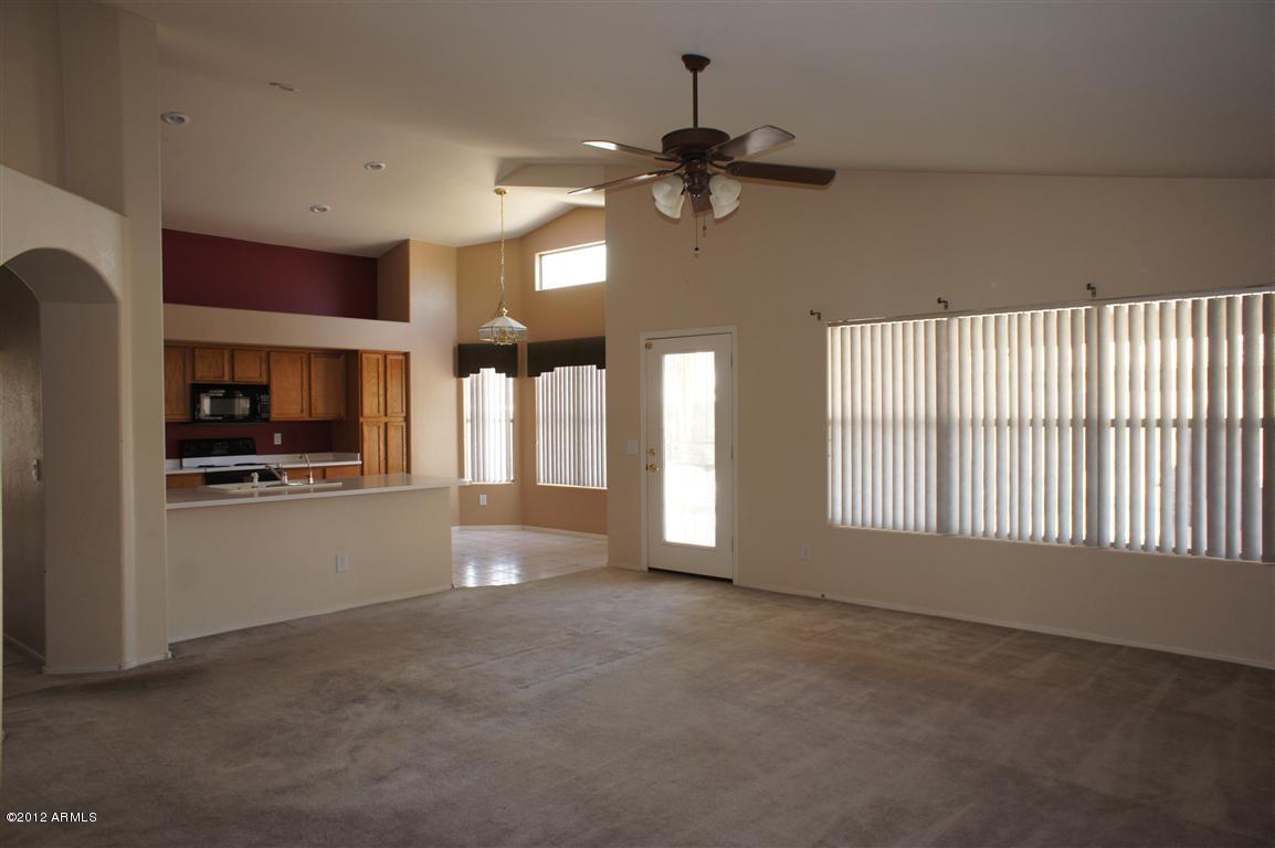 2052 East Willow Wick Road Gilbert, AZ 85296 - Photo 2 of 21 Living (Medium)