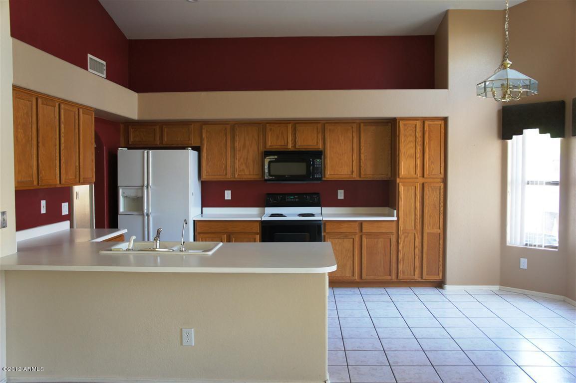 2052 East Willow Wick Road Gilbert, AZ 85296 - Photo 4 of 21 Kitchen (Medium)