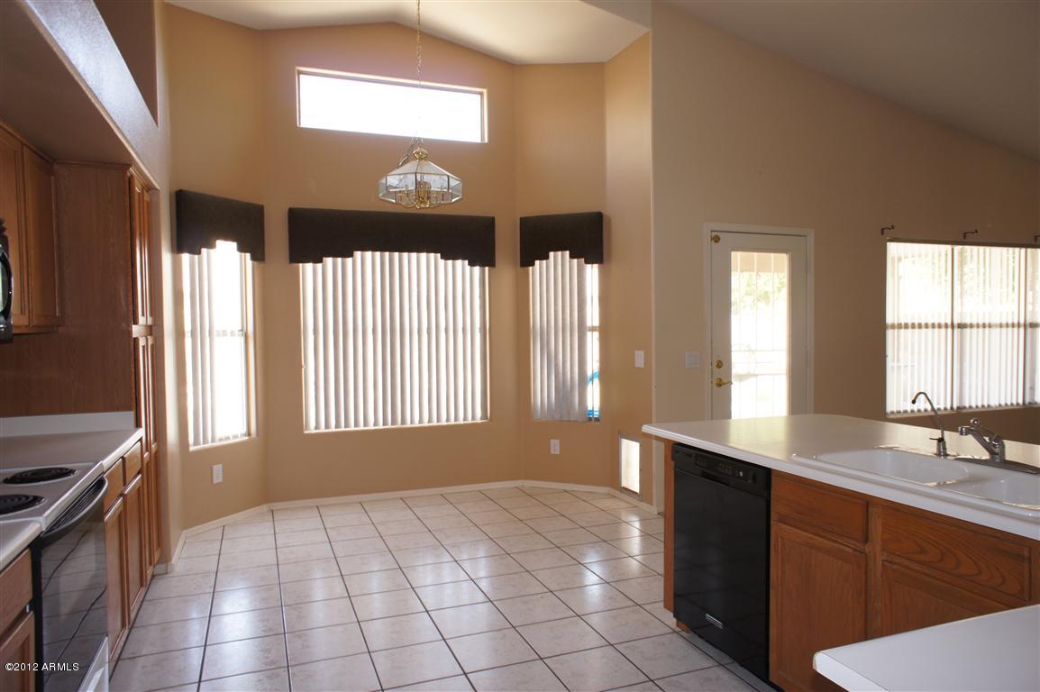 2052 East Willow Wick Road Gilbert, AZ 85296 - Photo 5 of 21 Kitchen 2 (Medium)