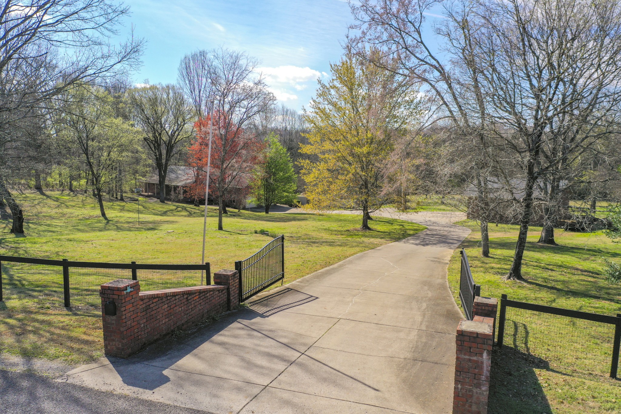 448 Southwest Cook Road Mount Juliet, TN 37122 - Photo 3 of 32 Gallery Image 3