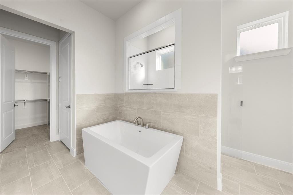 1201 Century Tree Lane Anna, TX 75409 - Photo 20 of 26 a bathroom with a bathtub and mirror