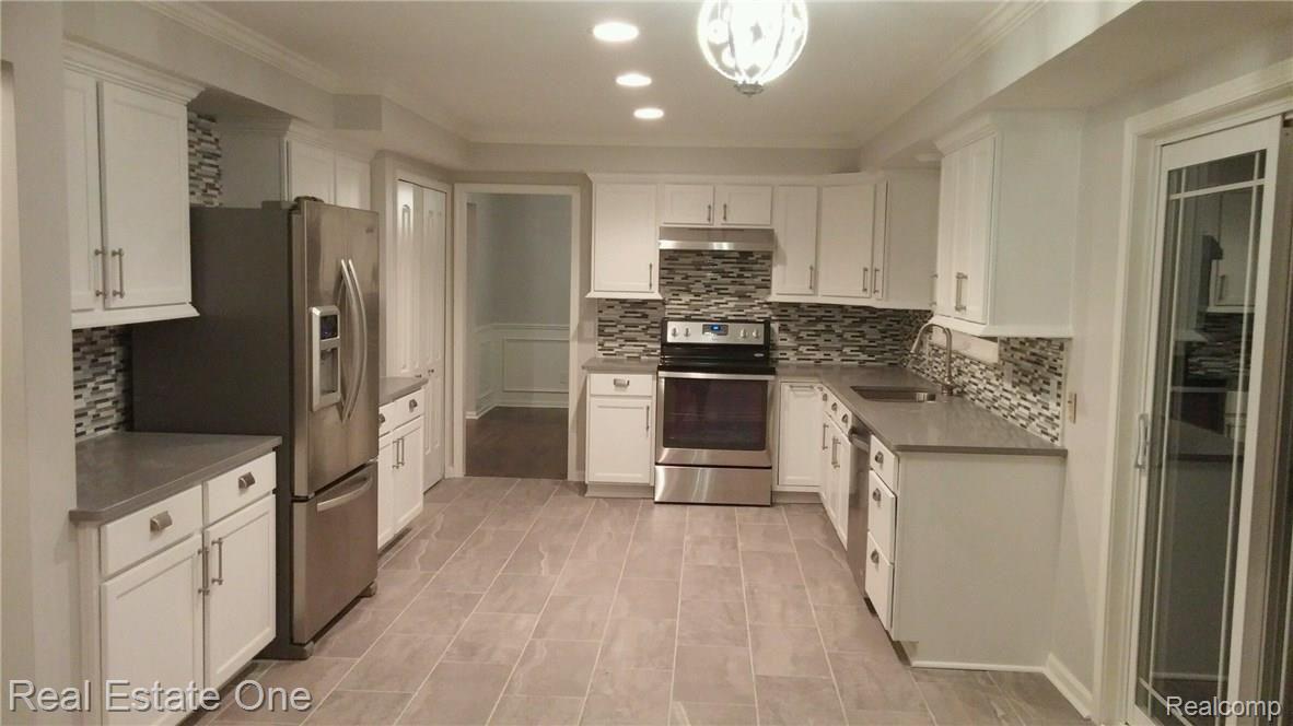4050 Stoneleigh Road Bloomfield Hills, MI 48302 - Photo 14 of 25 PART_1447897848011_1118152009a.jpg