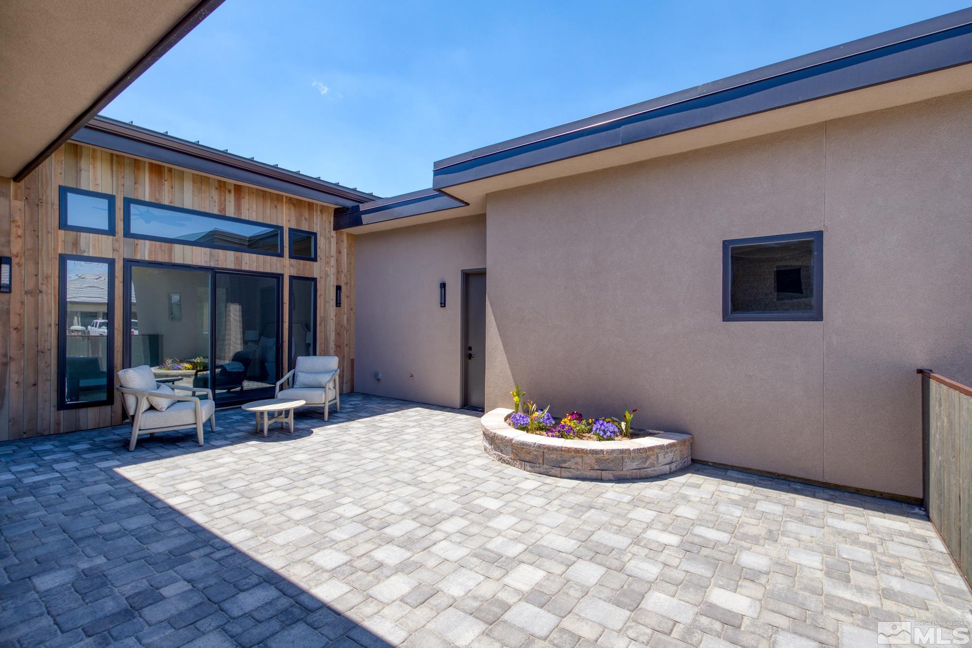 724 Canter Way Reno, NV 89511 - Photo 5 of 40 a living room with a couch