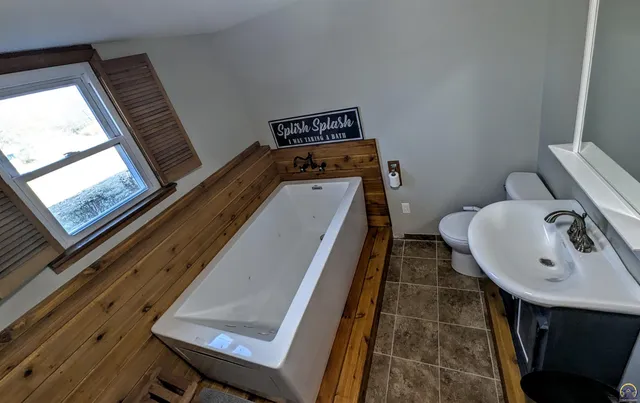 $298,000 | 16500 Cameron Circle, Wamego, KS 66547