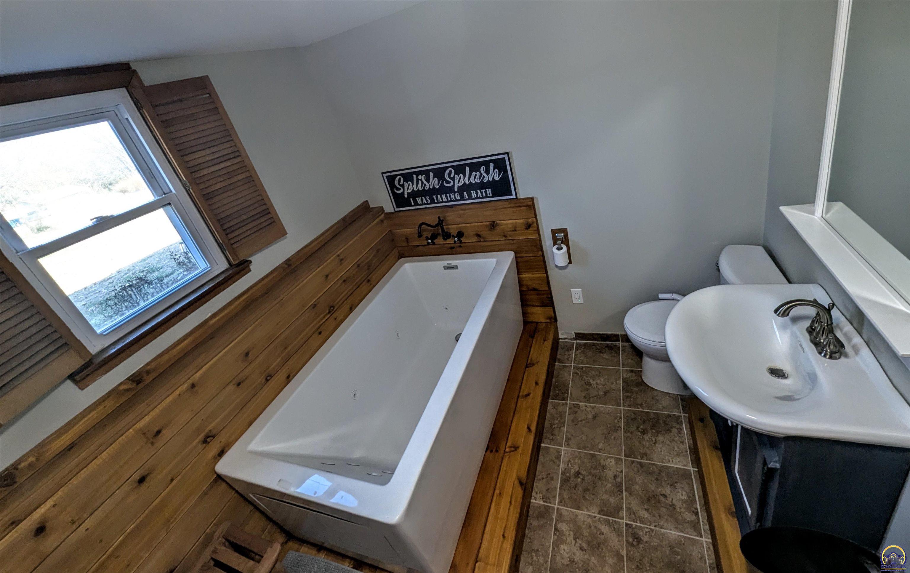 16500 Cameron Circle Wamego, KS 66547 - Photo 14 of 18