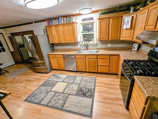 $298,000 | 16500 Cameron Circle, Wamego, KS 66547