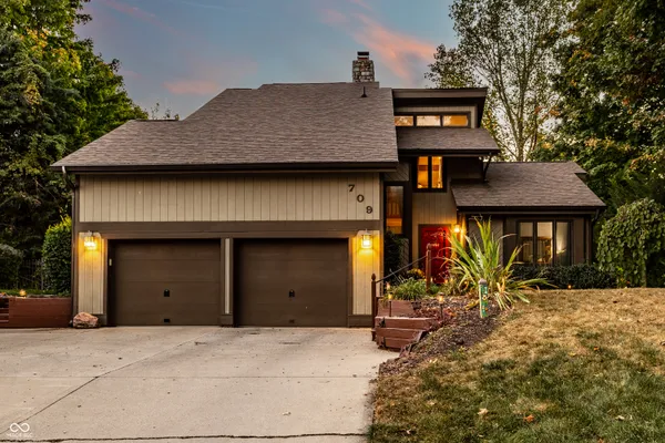 $945,000 | 709 Pleasant Point Circle, Cicero, IN 46034