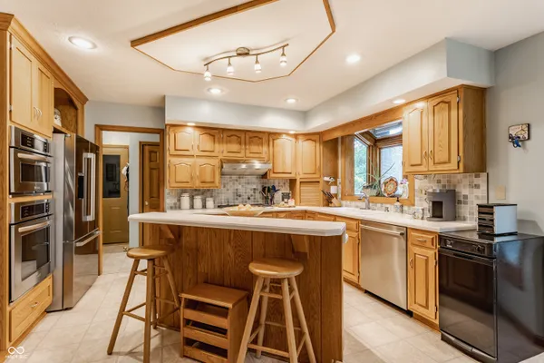 $945,000 | 709 Pleasant Point Circle, Cicero, IN 46034