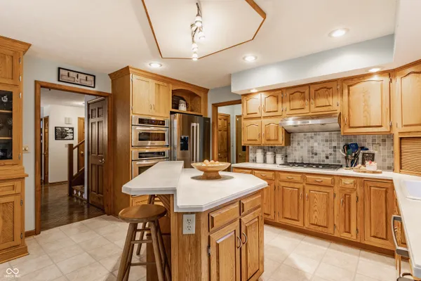 $945,000 | 709 Pleasant Point Circle, Cicero, IN 46034