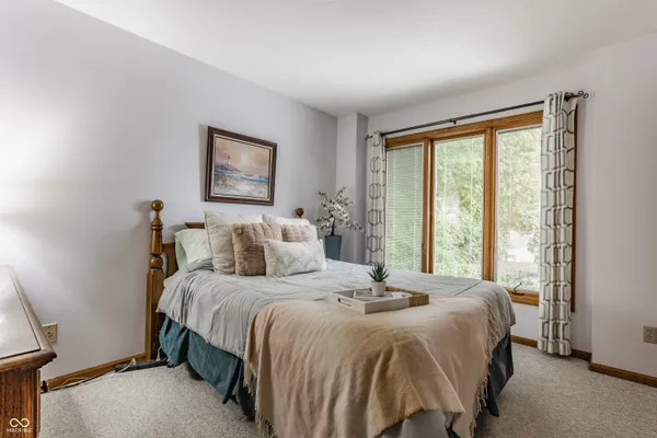 $945,000 | 709 Pleasant Point Circle, Cicero, IN 46034