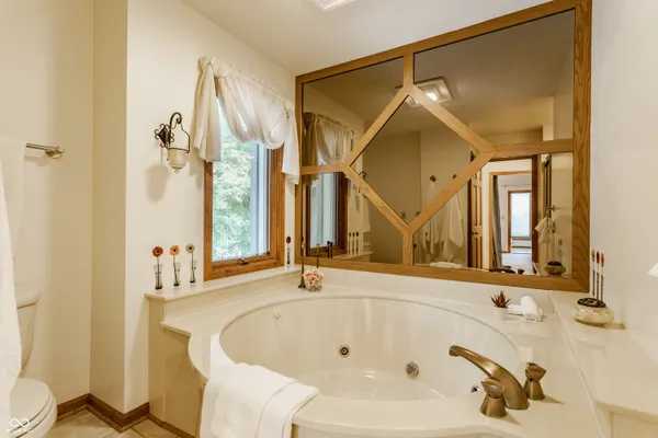 $945,000 | 709 Pleasant Point Circle, Cicero, IN 46034