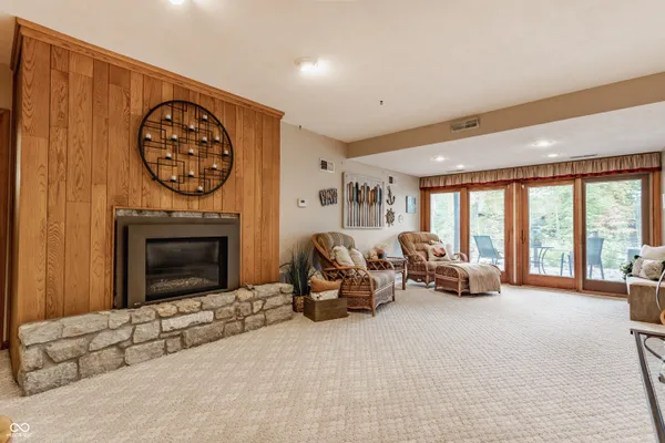 $945,000 | 709 Pleasant Point Circle, Cicero, IN 46034