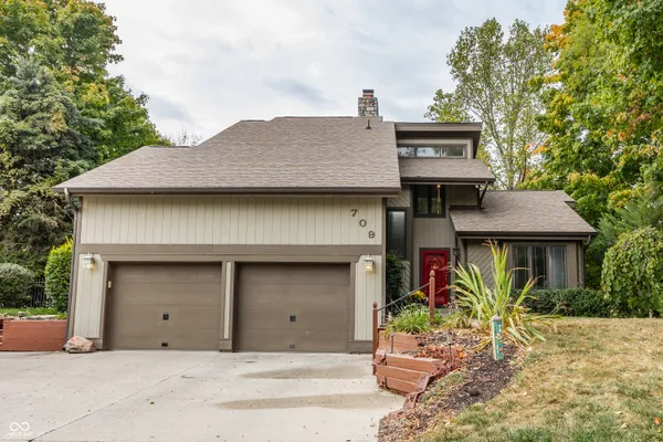 $945,000 | 709 Pleasant Point Circle, Cicero, IN 46034