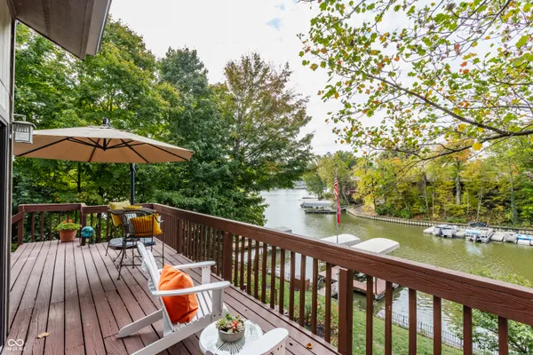 $945,000 | 709 Pleasant Point Circle, Cicero, IN 46034