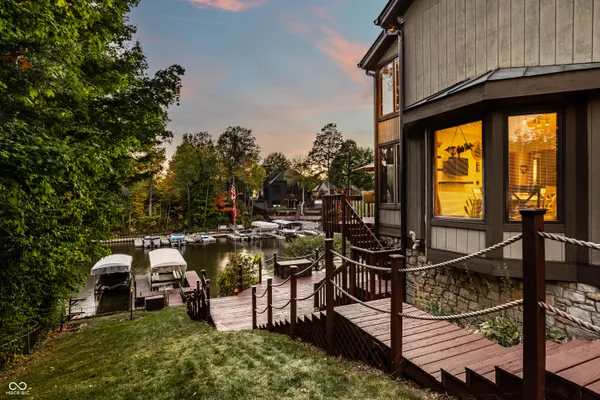 $945,000 | 709 Pleasant Point Circle, Cicero, IN 46034