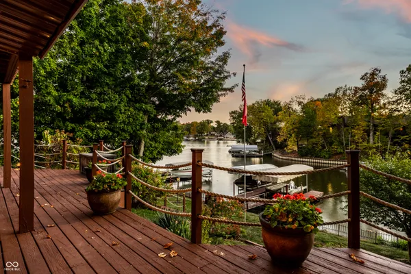 $945,000 | 709 Pleasant Point Circle, Cicero, IN 46034