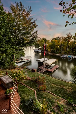 $945,000 | 709 Pleasant Point Circle, Cicero, IN 46034