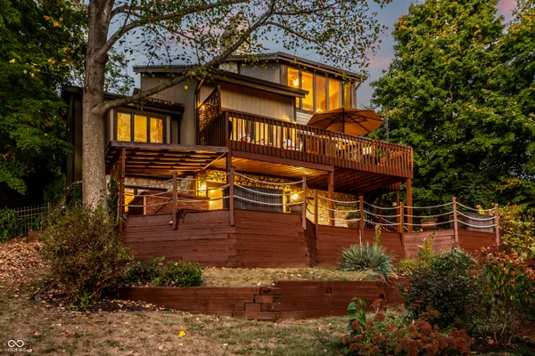 $945,000 | 709 Pleasant Point Circle, Cicero, IN 46034