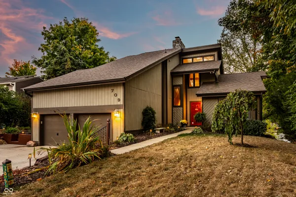 $945,000 | 709 Pleasant Point Circle, Cicero, IN 46034