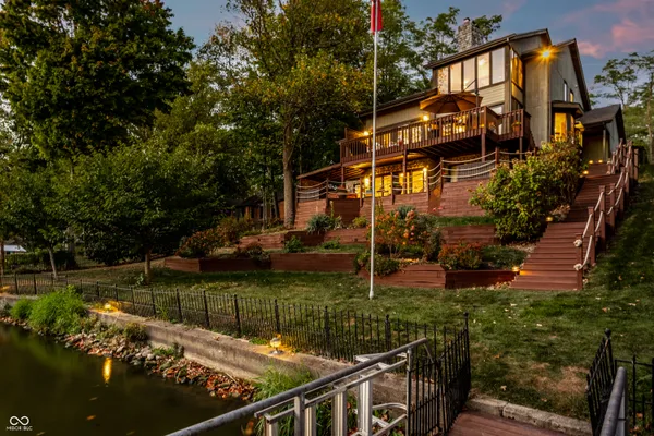 $945,000 | 709 Pleasant Point Circle, Cicero, IN 46034